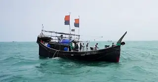 বঙ্গোপসাগরে ট্রলার বিকল: ৩ দিন ধরে ভাসছেন ১৭ জেলে, উদ্ধারে কোস্টগার্ড